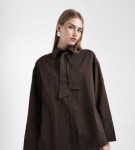 ASOS DESIGN - Chemise oversize nou&eacute;e au cou - Chocolat