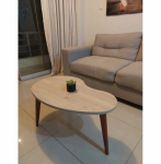 Mesa de centro estilo ri&ntilde;on con patas de madera color caramelo