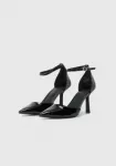 Tacones negros